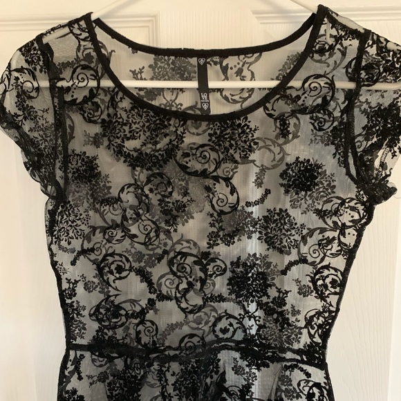 Black lace peplum top - Picture 3 of 3